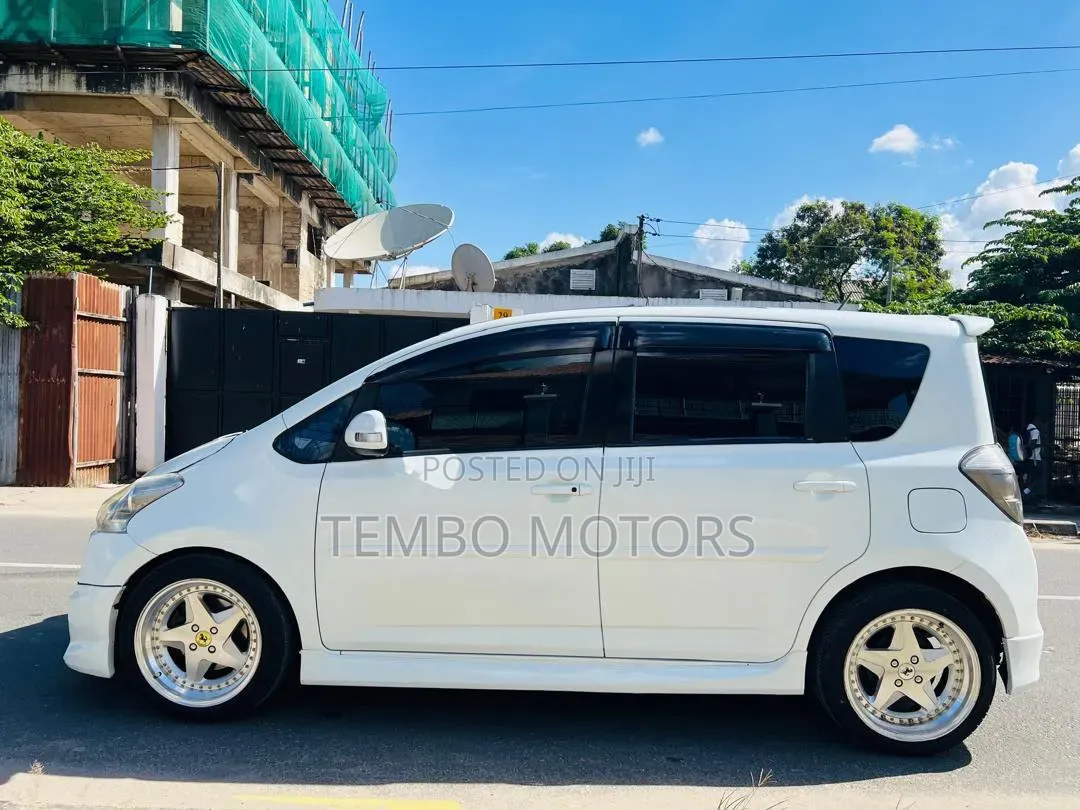 Toyota Ractis 2005 White