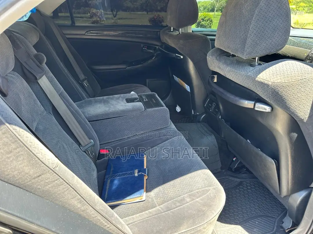 Toyota Crown Royale 2005 Black