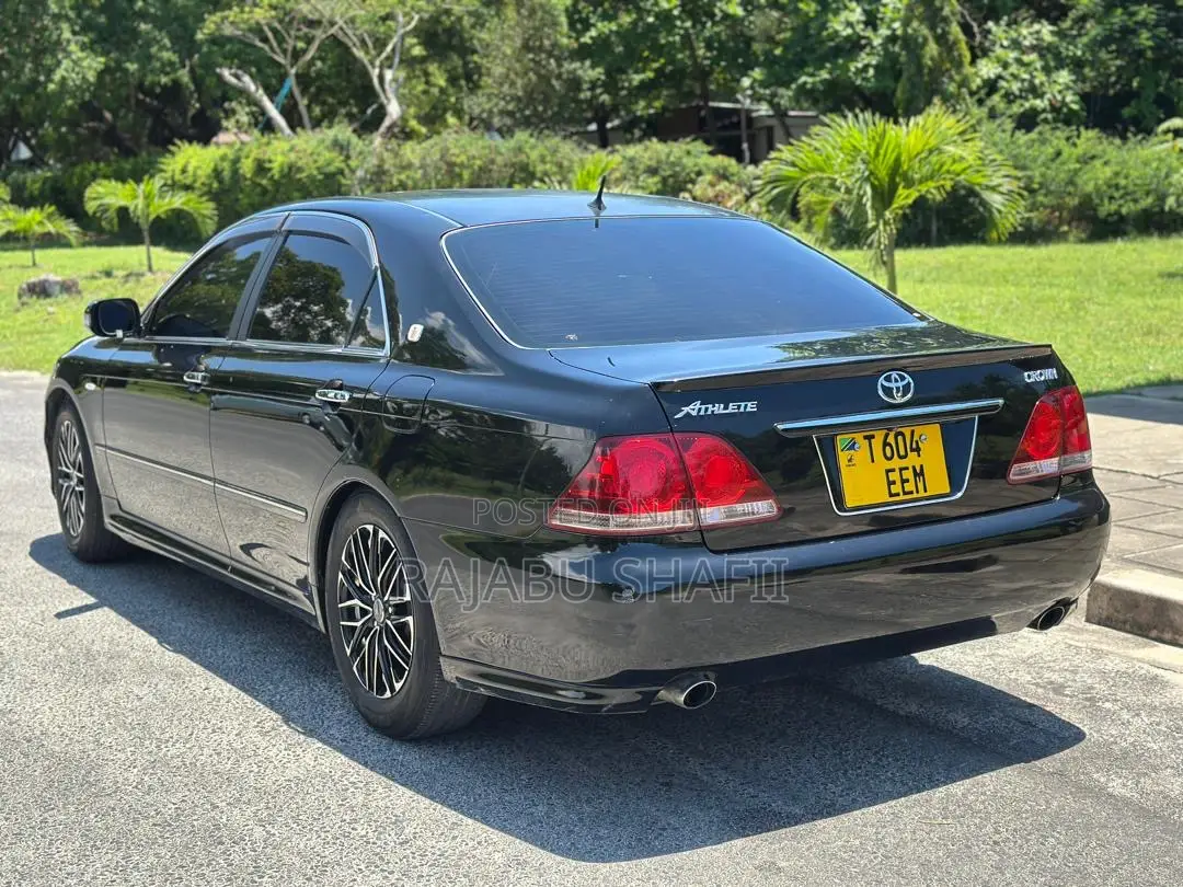 Toyota Crown Royale 2005 Black