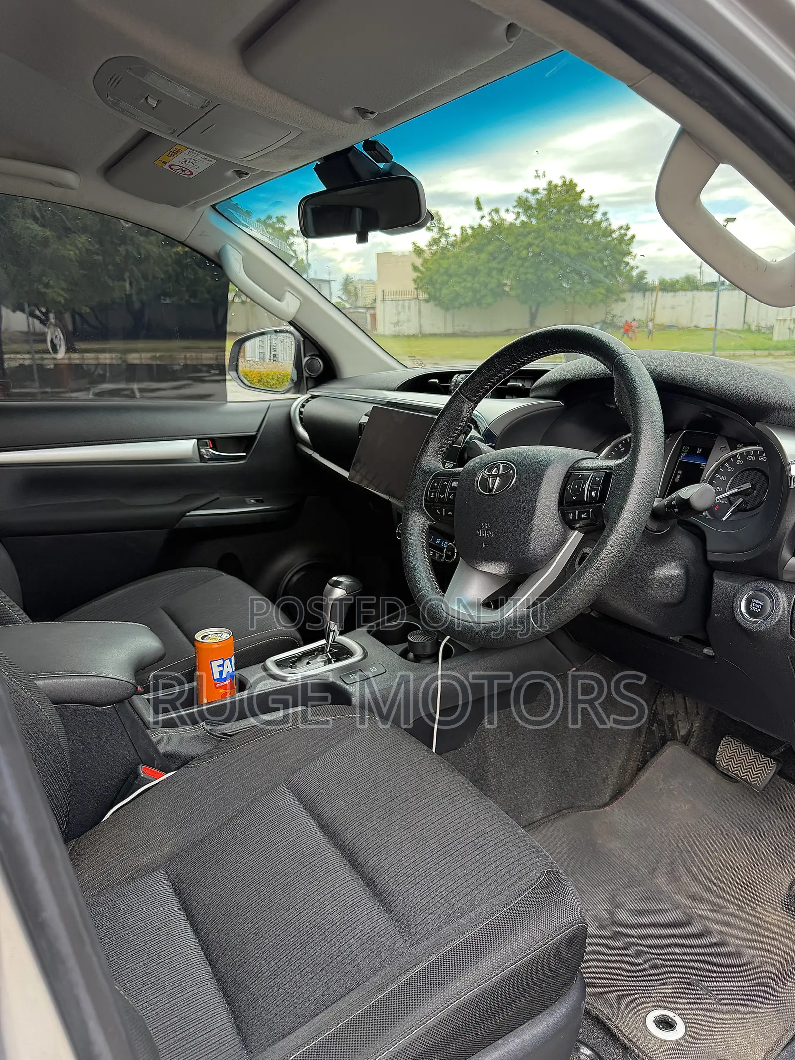 Toyota Hilux 2022 Silver