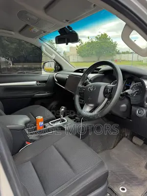 Toyota Hilux 2022 Silver