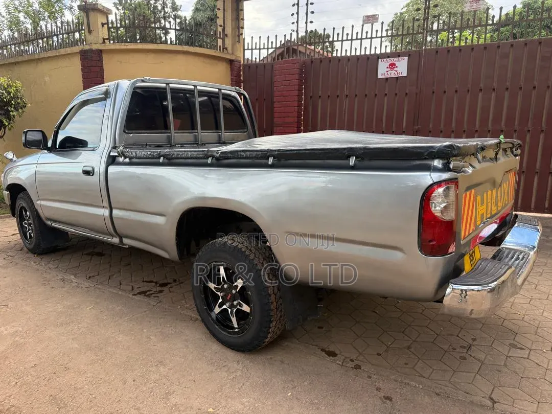 Toyota Hilux 1998 Beige