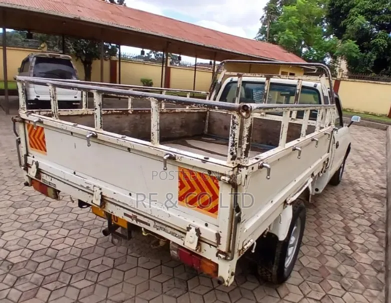 Toyota Hilux 1998 Beige