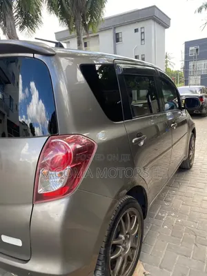 Toyota Ractis 2005 Gray