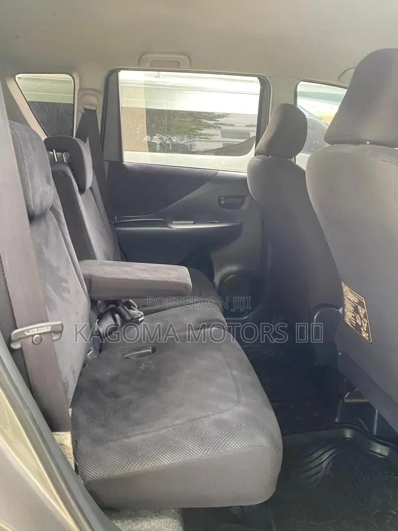 Toyota Ractis 2005 Gray