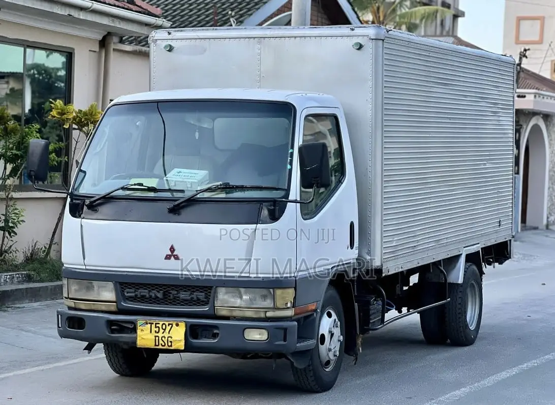 Mitsubish Canter 2000 White