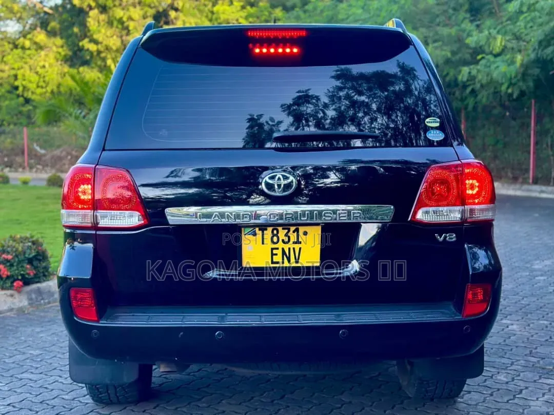Toyota Land Cruiser 2010 Black