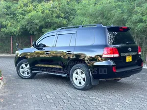 Toyota Land Cruiser 2010 Black
