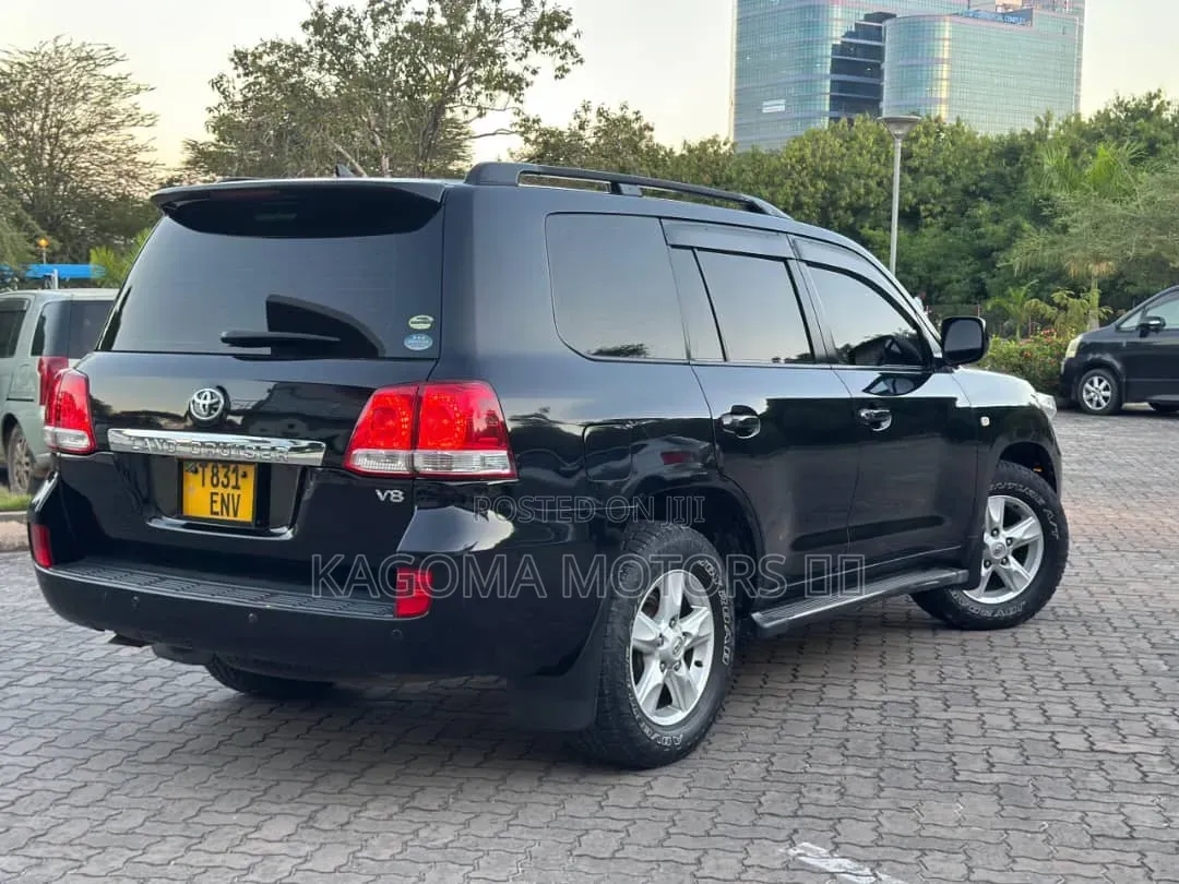 Toyota Land Cruiser 2010 Black