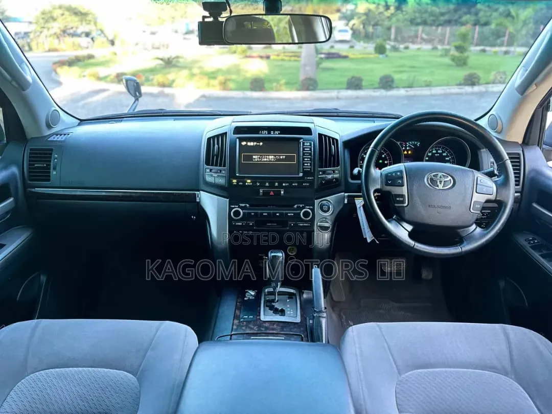Toyota Land Cruiser 2010 Black