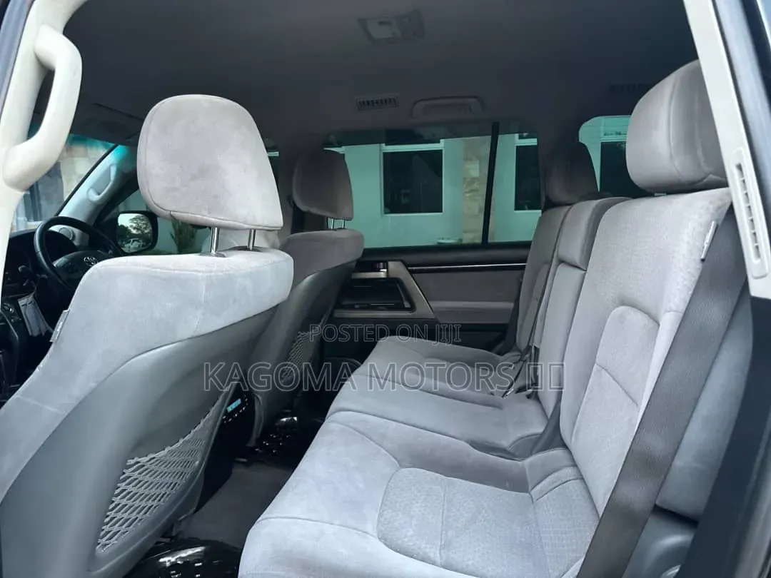 Toyota Land Cruiser 2010 Black