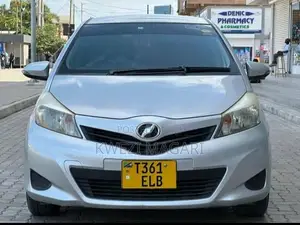 Toyota Vitz 2013 Silver