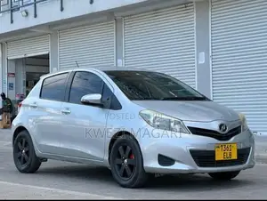 Toyota Vitz 2013 Silver