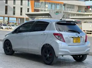 Toyota Vitz 2013 Silver
