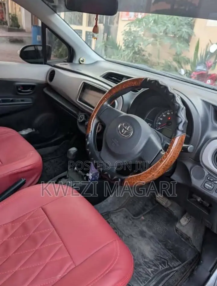 Toyota Vitz 2013 Silver
