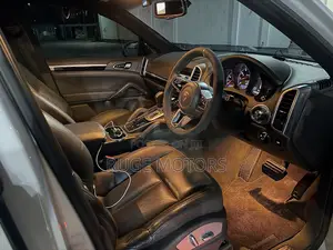 Porsche Cayenne 2016 White