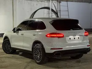 Porsche Cayenne 2016 White