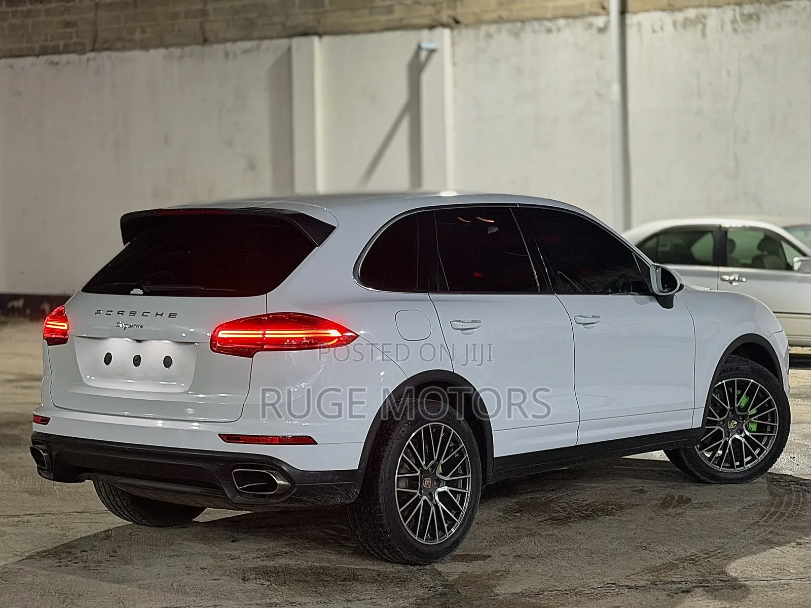 Porsche Cayenne 2016 White