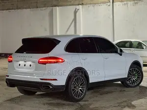 Porsche Cayenne 2016 White