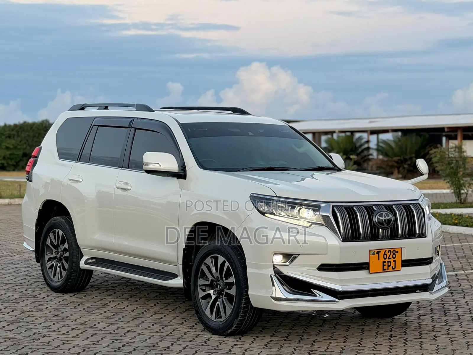 Toyota Land Cruiser Prado 2022 White