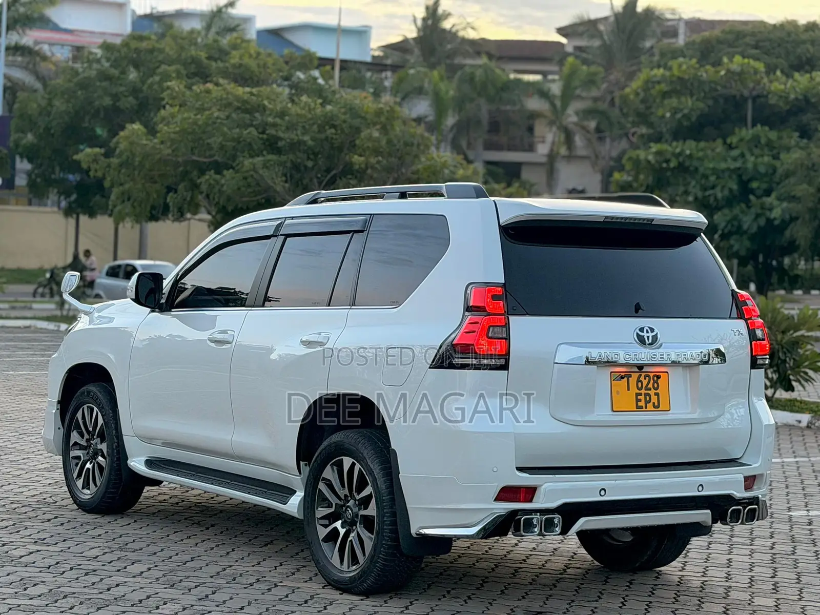 Toyota Land Cruiser Prado 2022 White