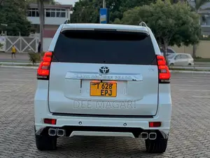 Toyota Land Cruiser Prado 2022 White