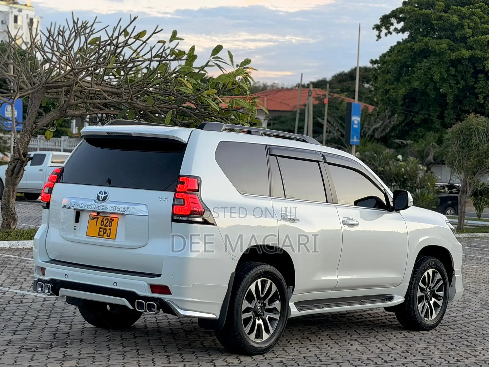Toyota Land Cruiser Prado 2022 White