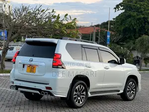 Toyota Land Cruiser Prado 2022 White