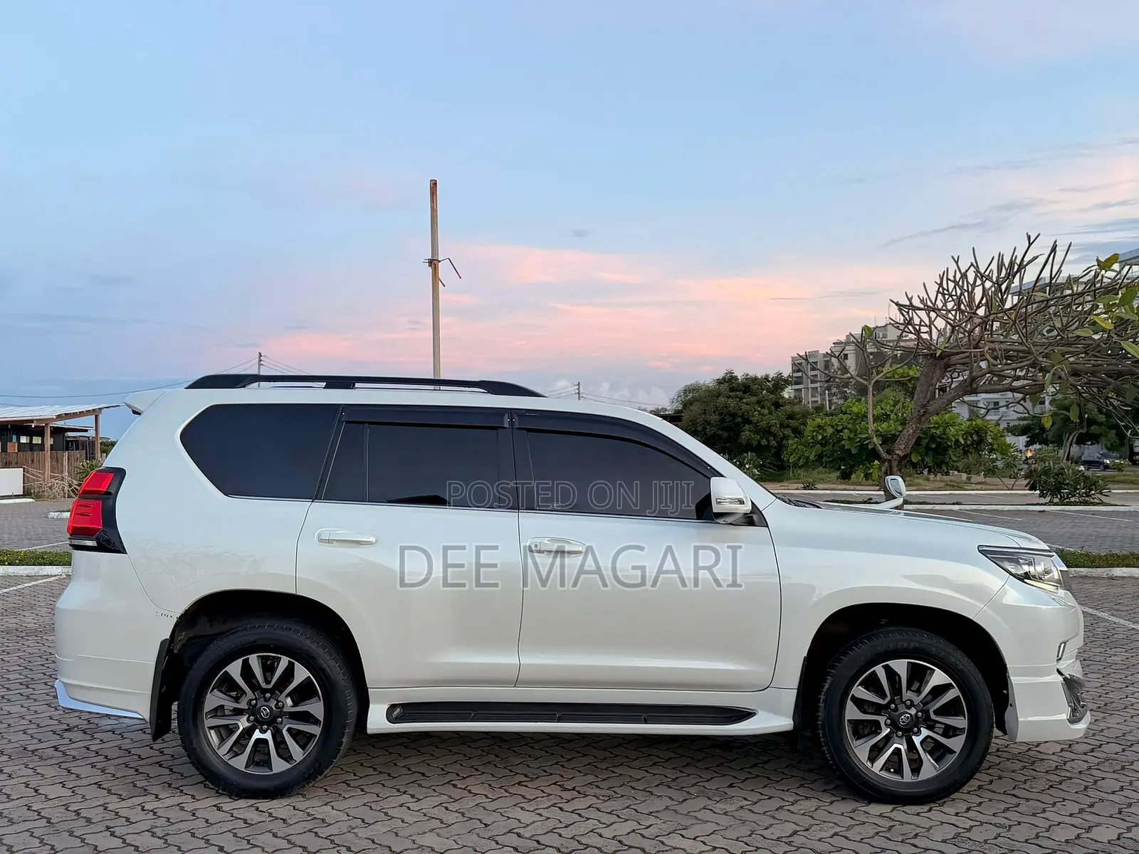 Toyota Land Cruiser Prado 2022 White