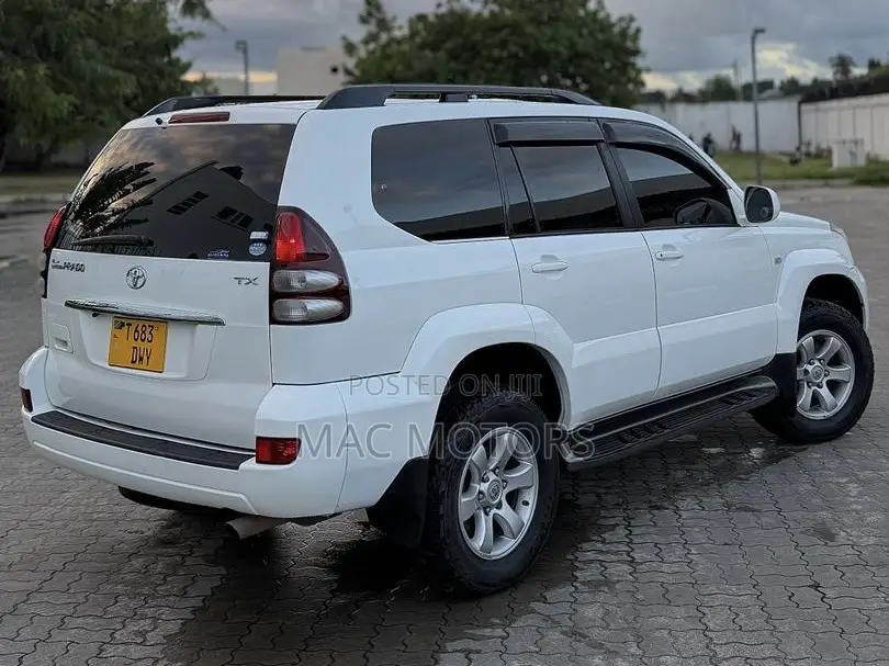 Toyota Land Cruiser Prado 2006 White