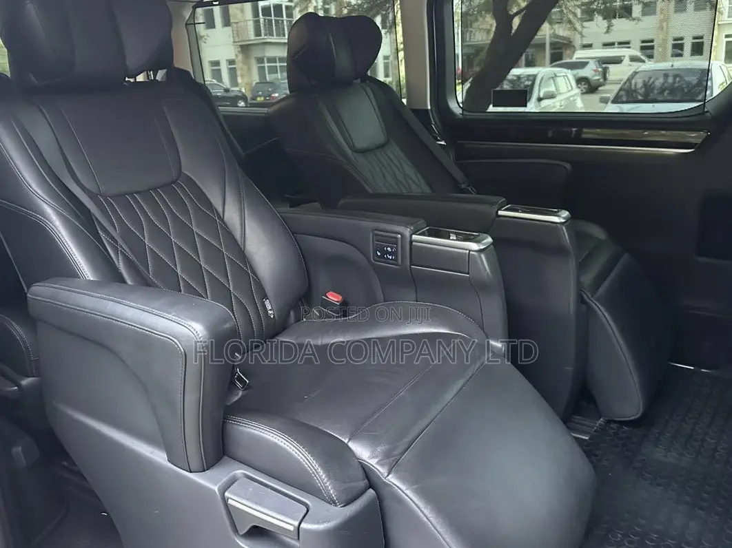 Toyota Quantum 2019 Silver