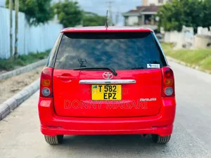 Toyota Raum 2005 Red