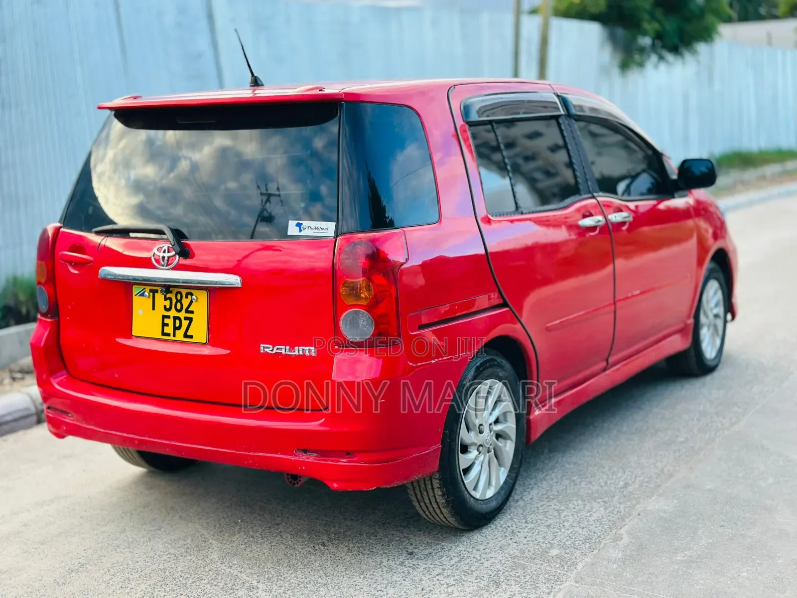 Toyota Raum 2005 Red