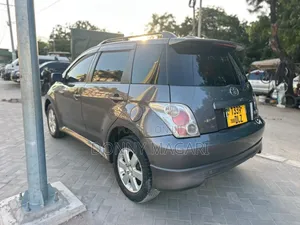 Toyota IST 2004 Gray