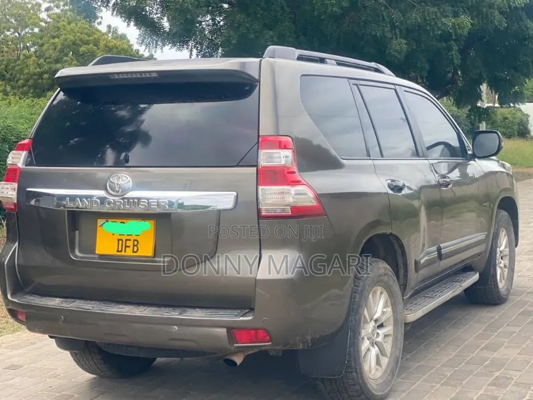 Toyota Land Cruiser Prado 2016 Gray