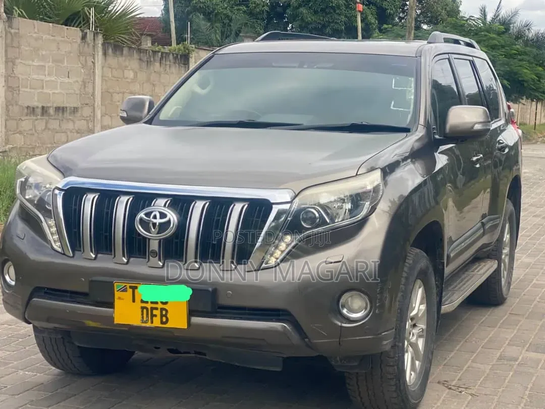 Toyota Land Cruiser Prado 2016 Gray