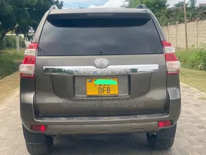 Toyota Land Cruiser Prado 2016 Gray