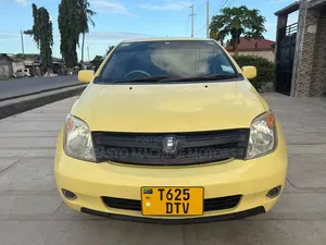 Toyota IST 2003 Yellow