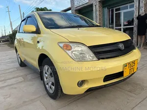 Toyota IST 2003 Yellow