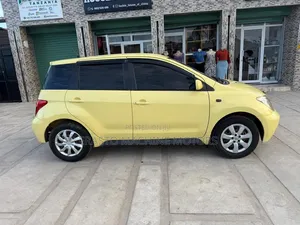 Toyota IST 2003 Yellow