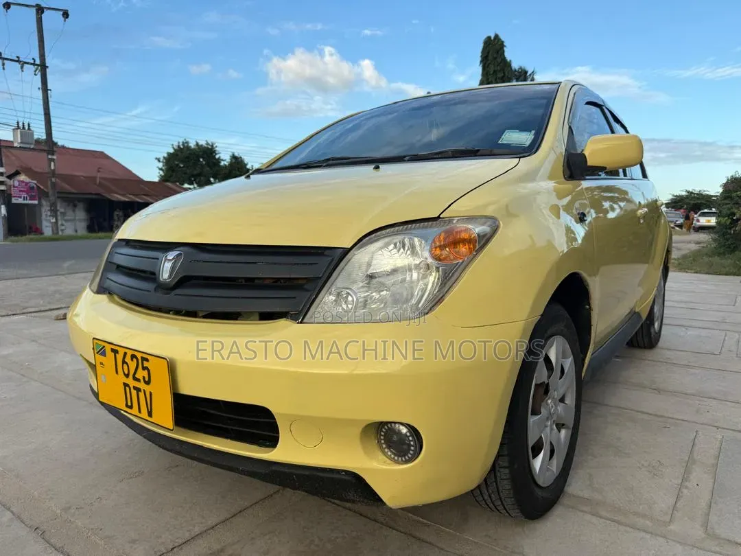 Toyota IST 2003 Yellow