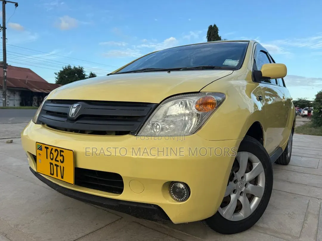 Toyota IST 2003 Yellow