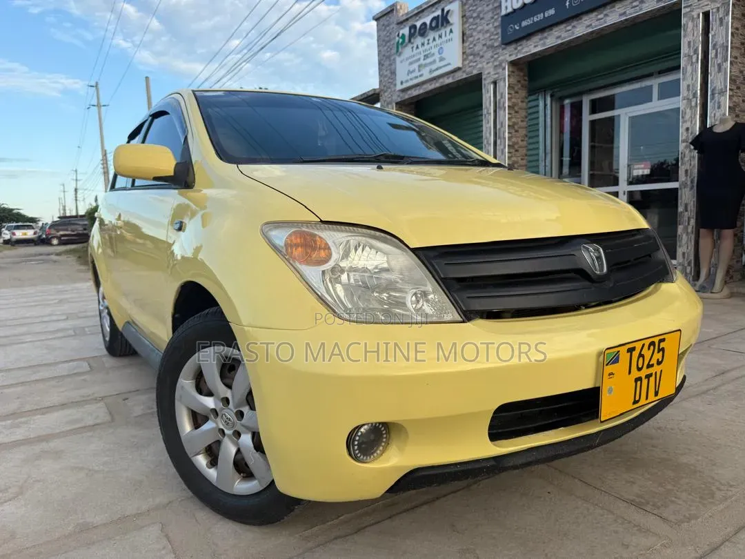 Toyota IST 2003 Yellow