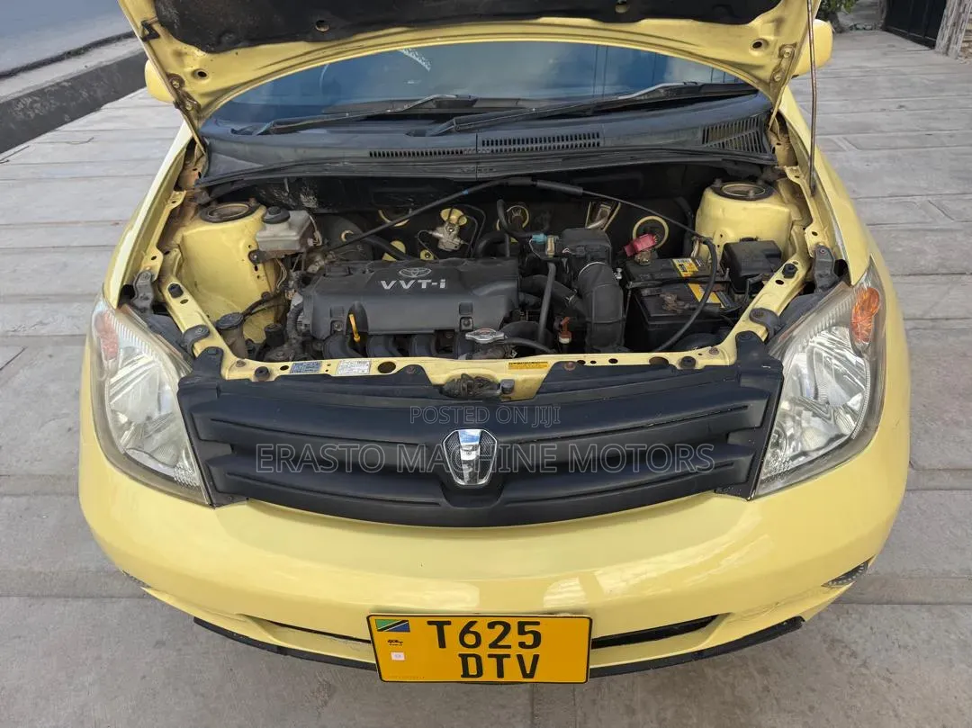Toyota IST 2003 Yellow