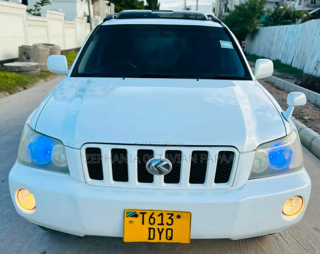Toyota Kluger 2004 White