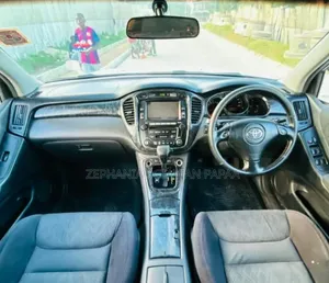 Toyota Kluger 2004 White