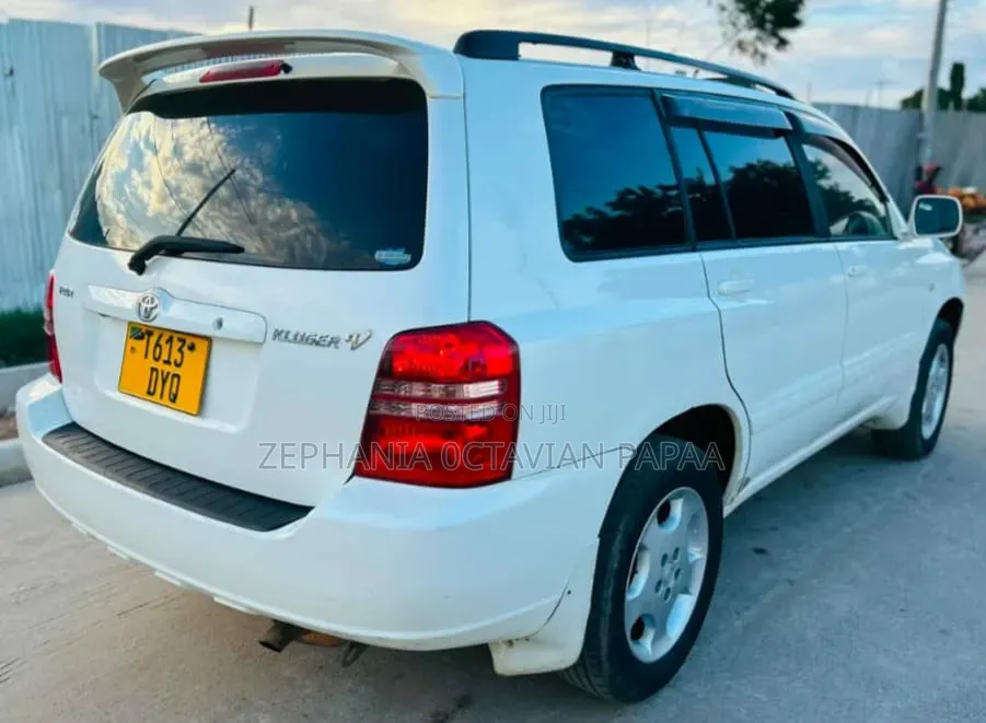 Toyota Kluger 2004 White
