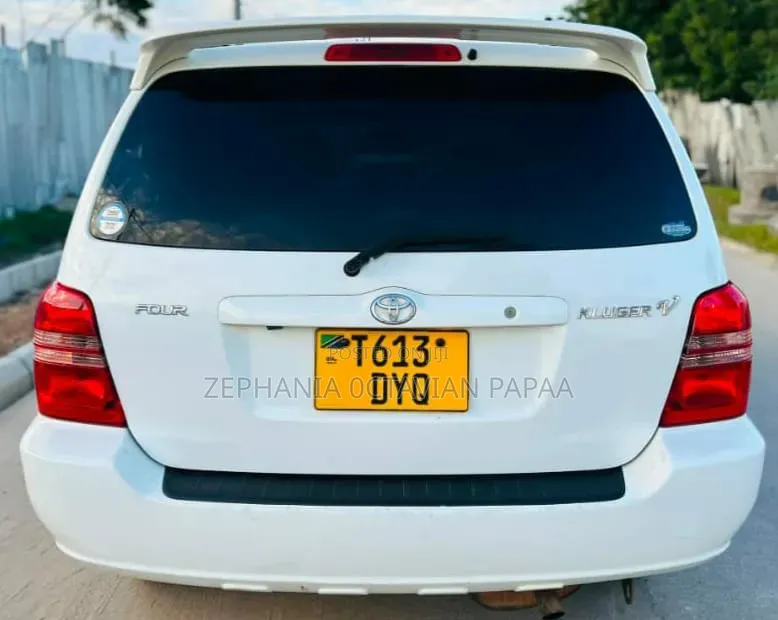 Toyota Kluger 2004 White