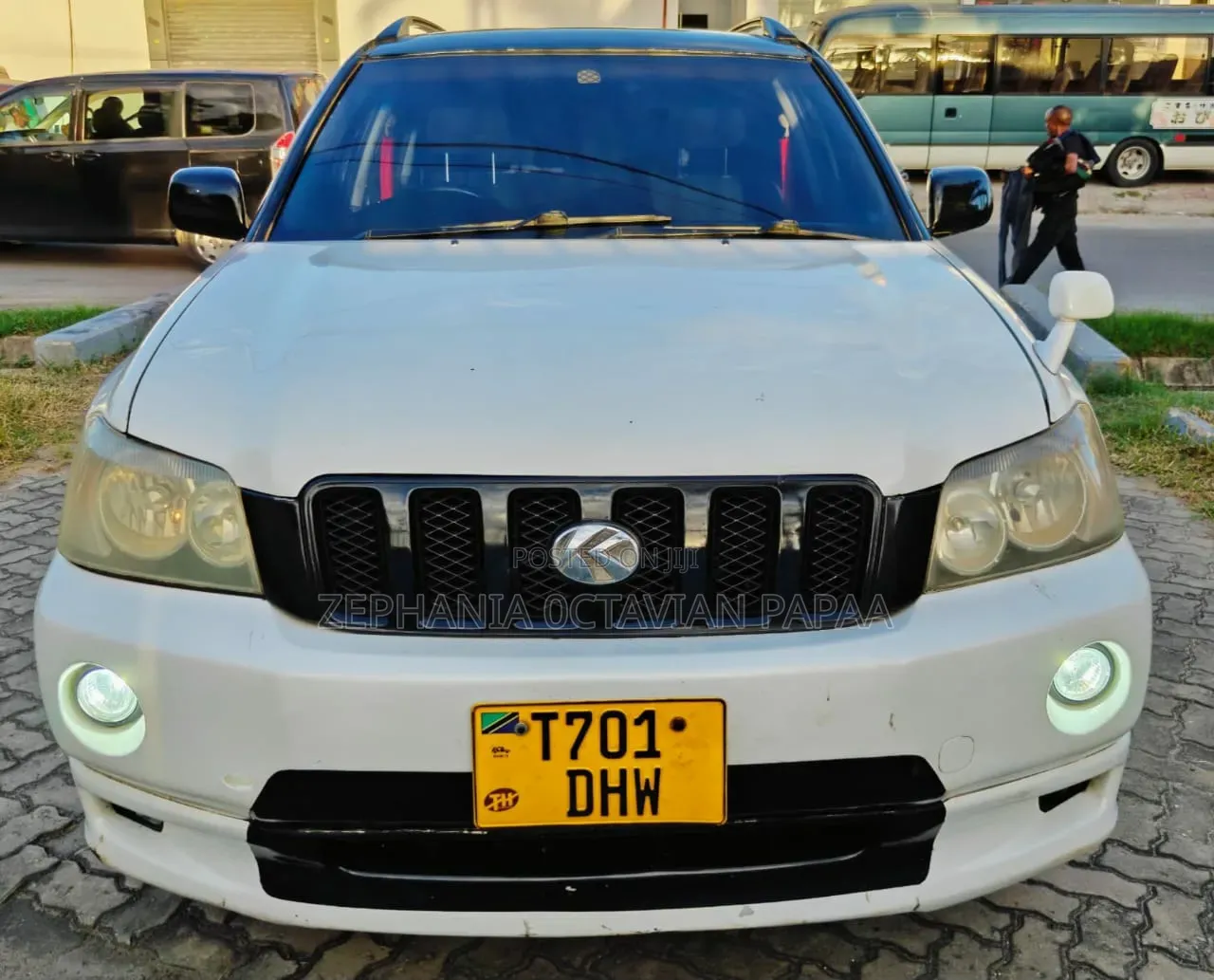 Toyota Kluger 2004 White