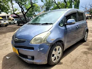 Toyota Ractis 2005 Blue